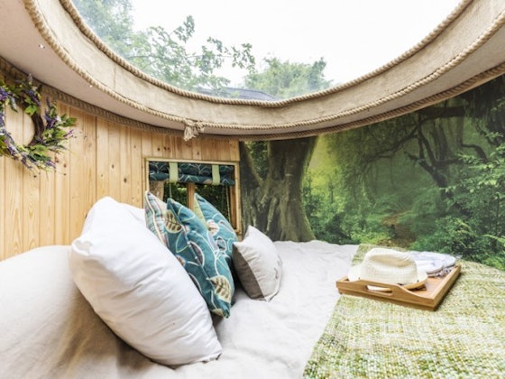 Treehouse pod with hot tub in Kent
