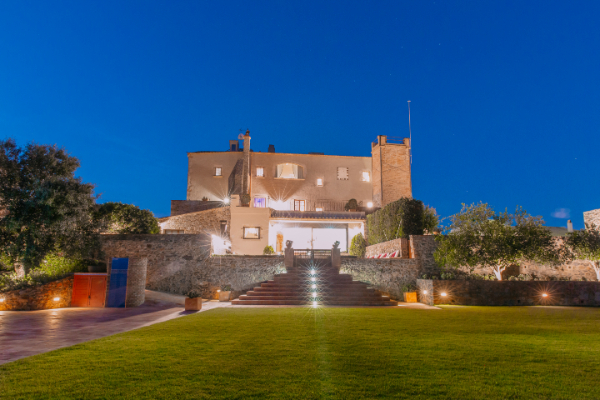 Catalan mansion with spa & tennis court, Spain