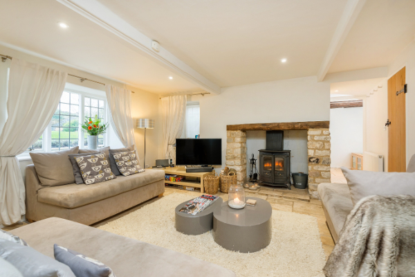 Listed Cotswolds Cottage for Christmas