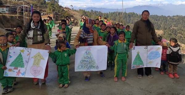 Kinderen in Sailung kerstwens