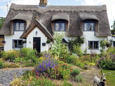Thatched cottage home exchange in Suffolk
